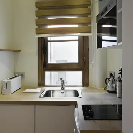 Saint Claude Appartments * Parigi