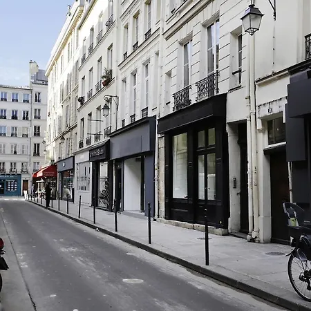 Saint Claude Appartments * Parigi